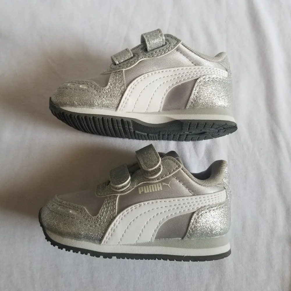 Toddler Puma Running Shoes Size CA 5.0 EUC/U.S 5C Silver,White&Sparkly - Picture 6 of 15